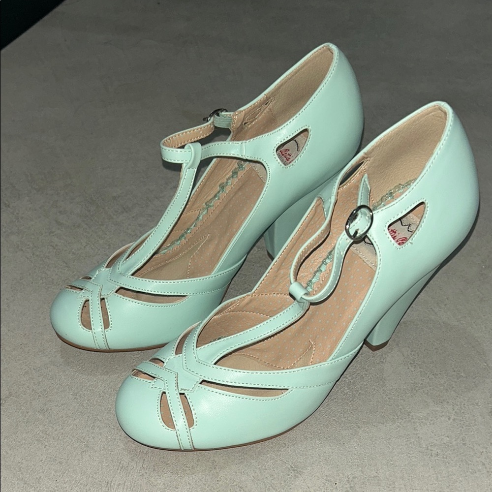 Bettie Page Green Heels with Cut-Out Details